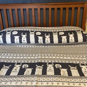 Reversible Navy and White Twin XL Llama Quilt w/2 Pillow Shams